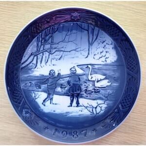 PLATE-ROYAL COPENHAGEN-BLUE CHRISTMAS COLLECTION-WINTERBIRDS-1987